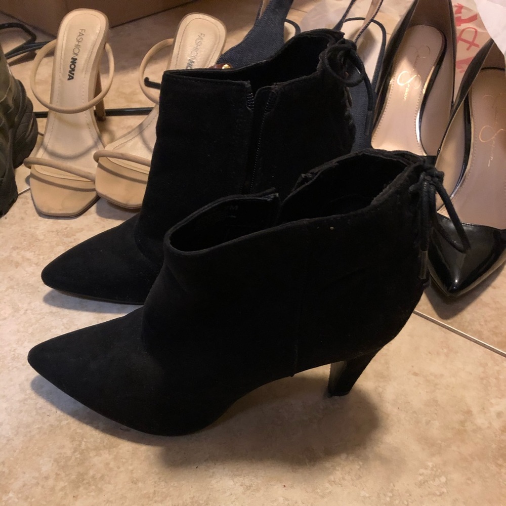 Black heel boots
